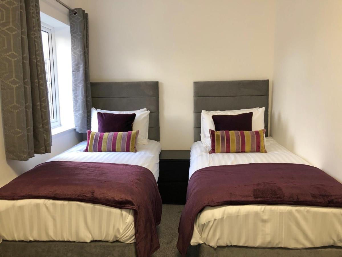 Twin Room with Shower