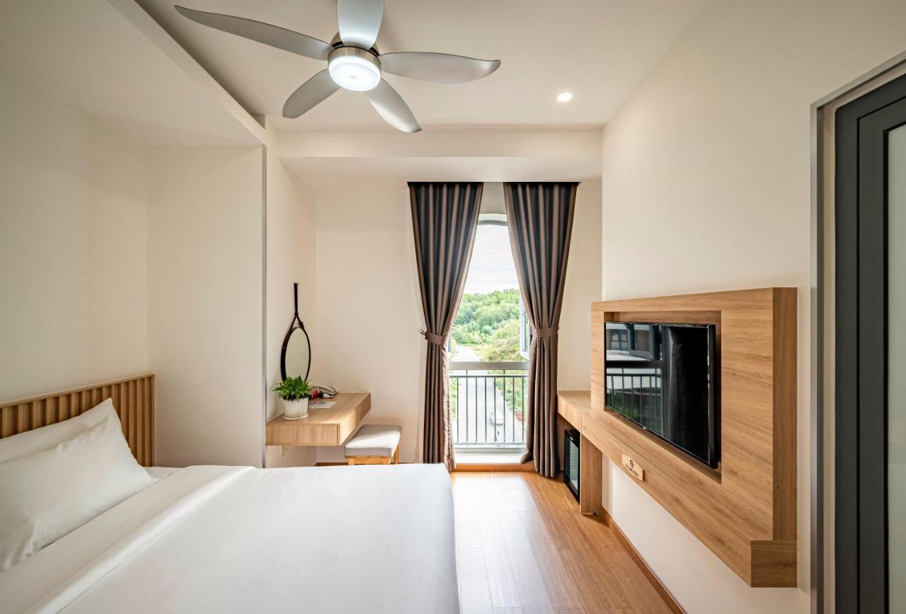 Deluxe King Room with City View