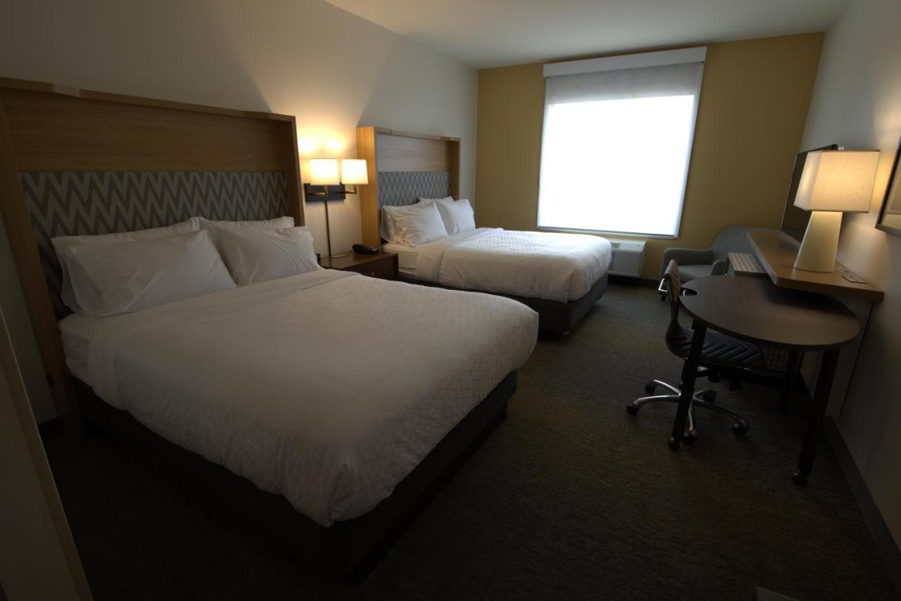 Standard Queen Room with Two Queen Beds - Communications Accessible