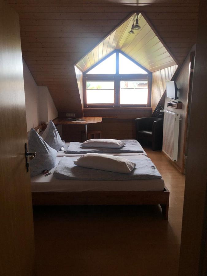 Doppel- oder Zweibettzimmer