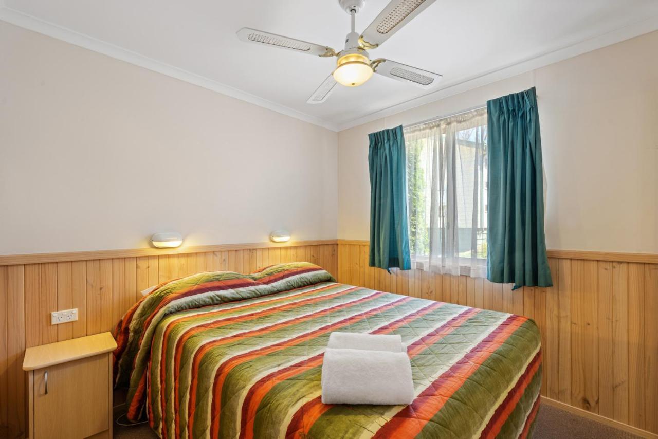 Deluxe 2 Bedroom Cabin - Sleeps 6