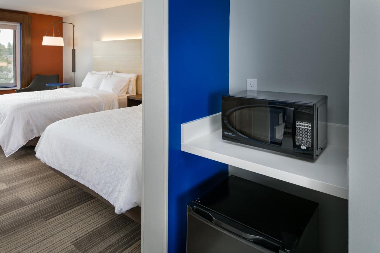 Queen Room with Two Queen Beds - Hearing Accessible/Non-Smoking
