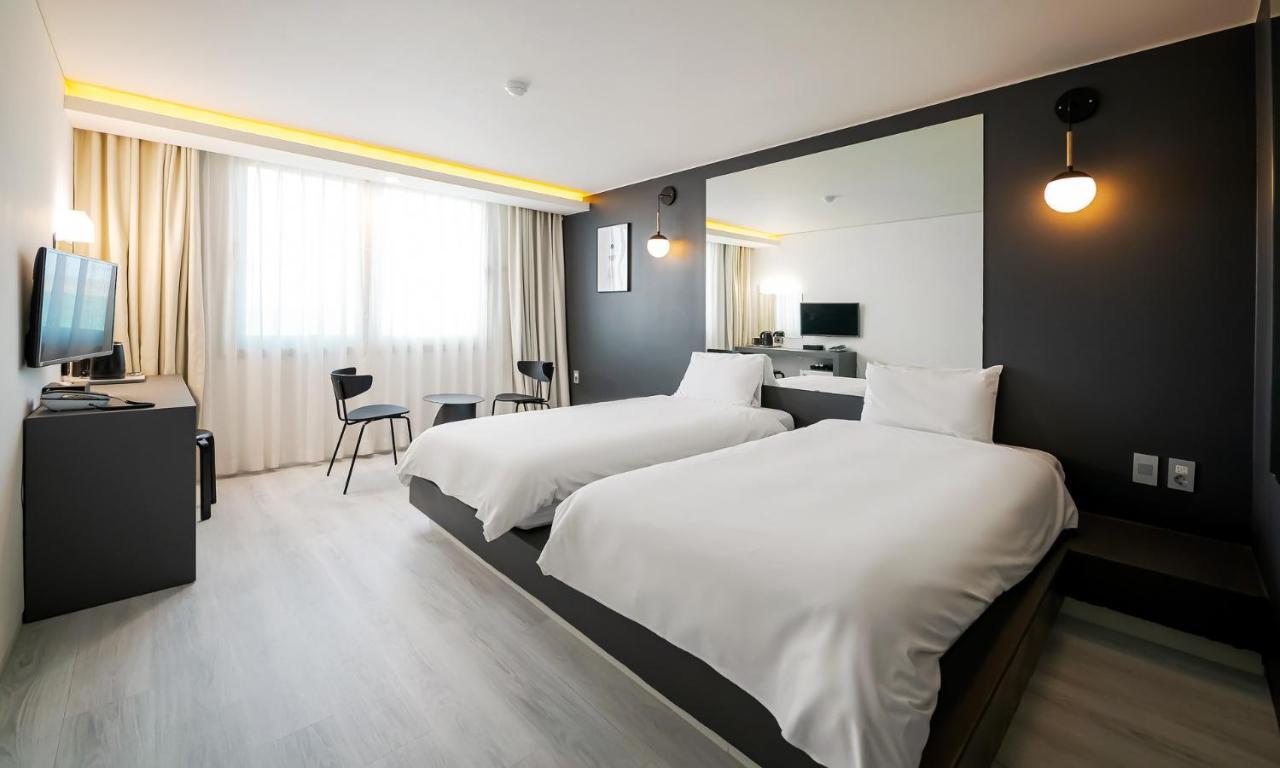 Twin Room with Sea View
