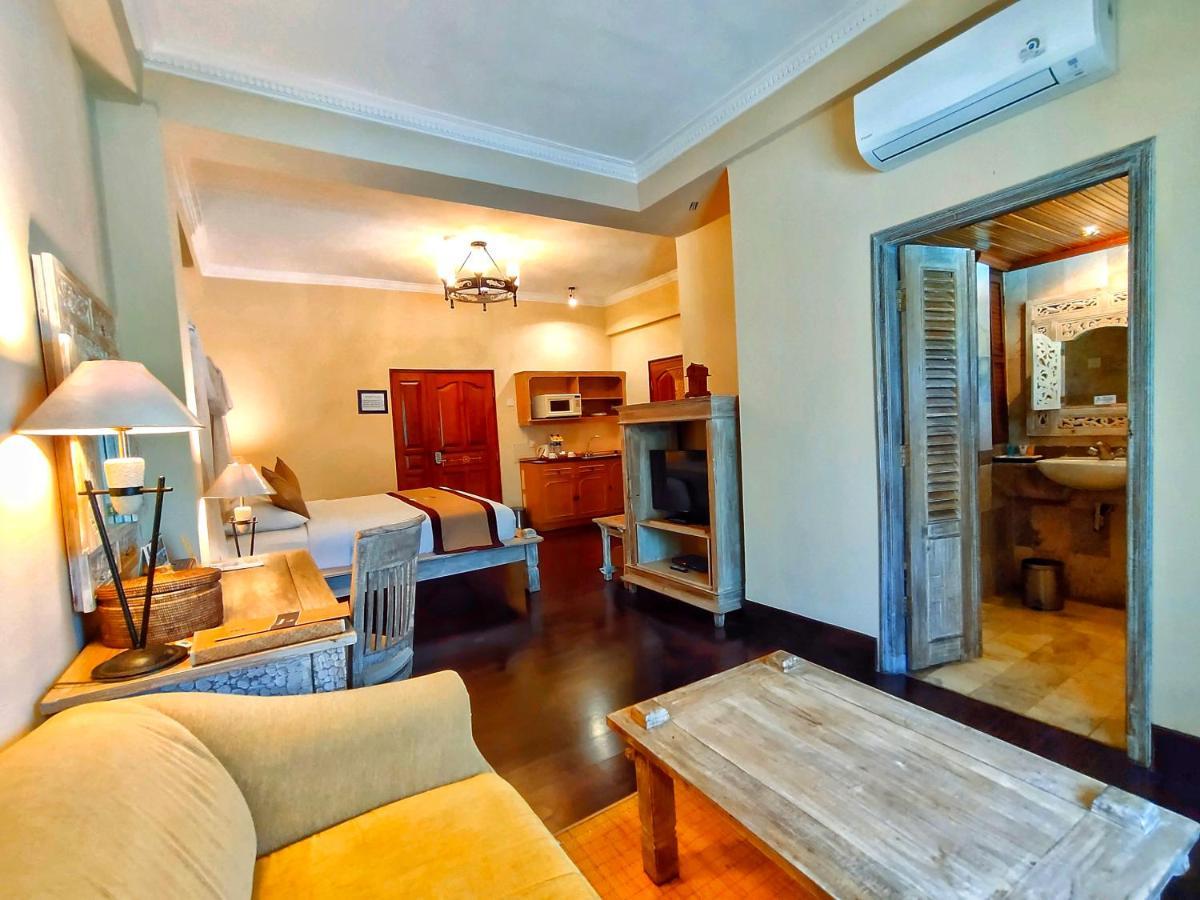 Junior Suite with Pool View