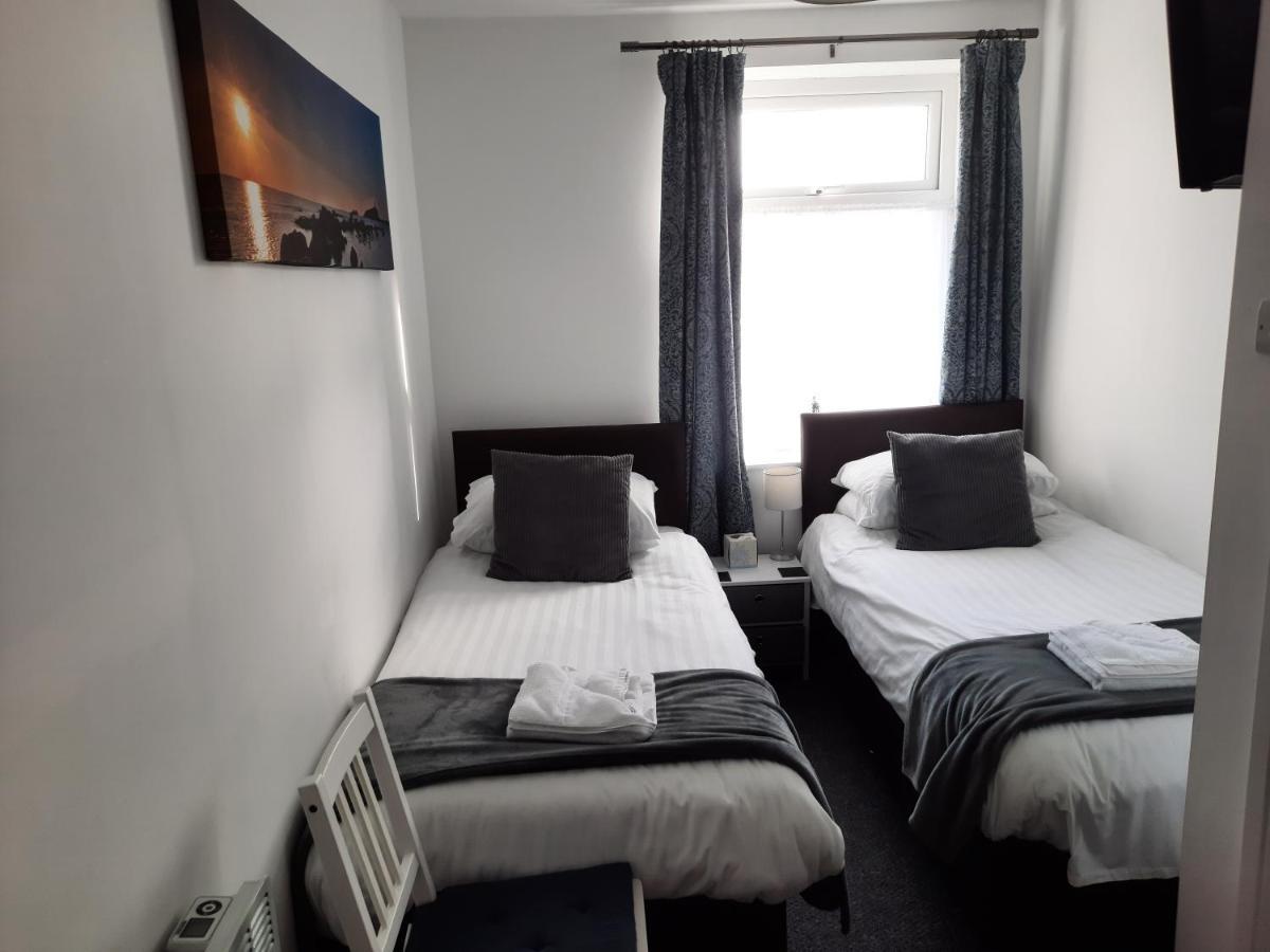Twin Room with Private Bathroom
