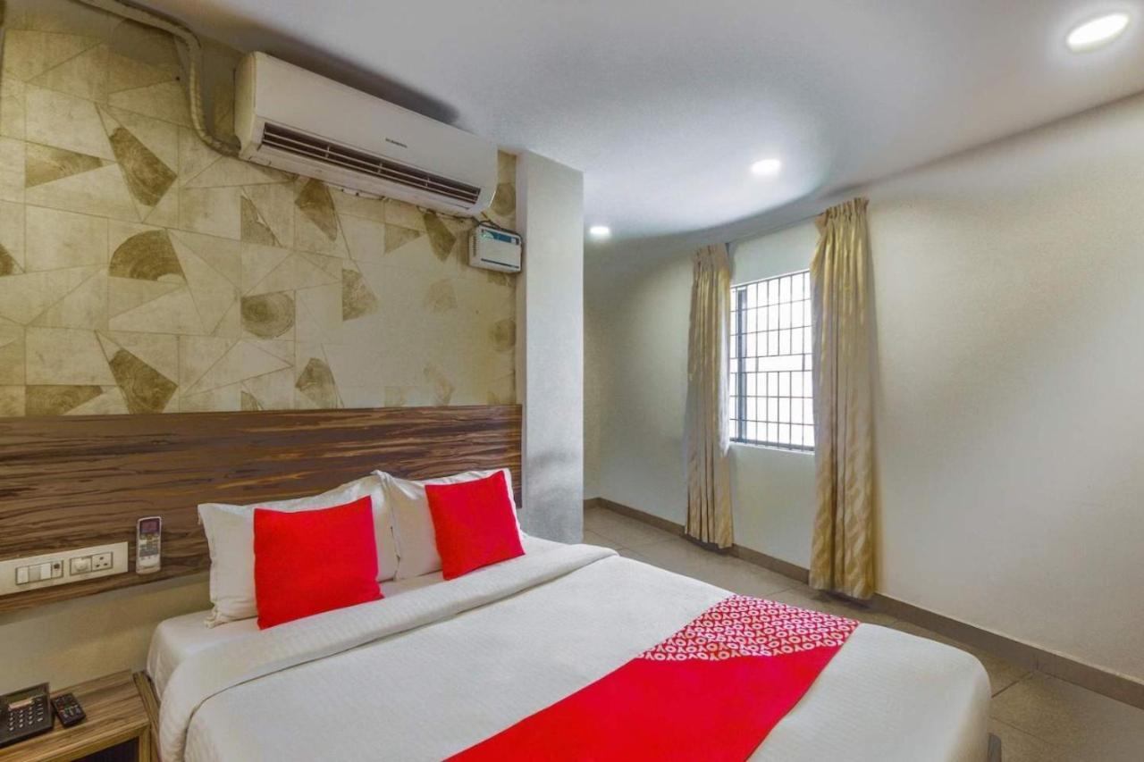 Deluxe Double Room (2 Adults + 1 Child),1066682401:JPEG