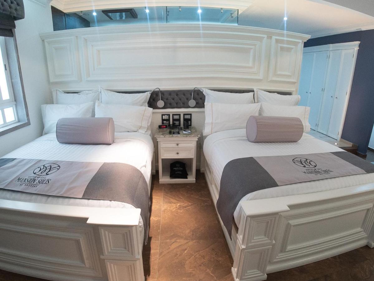 Deluxe Queen Suite