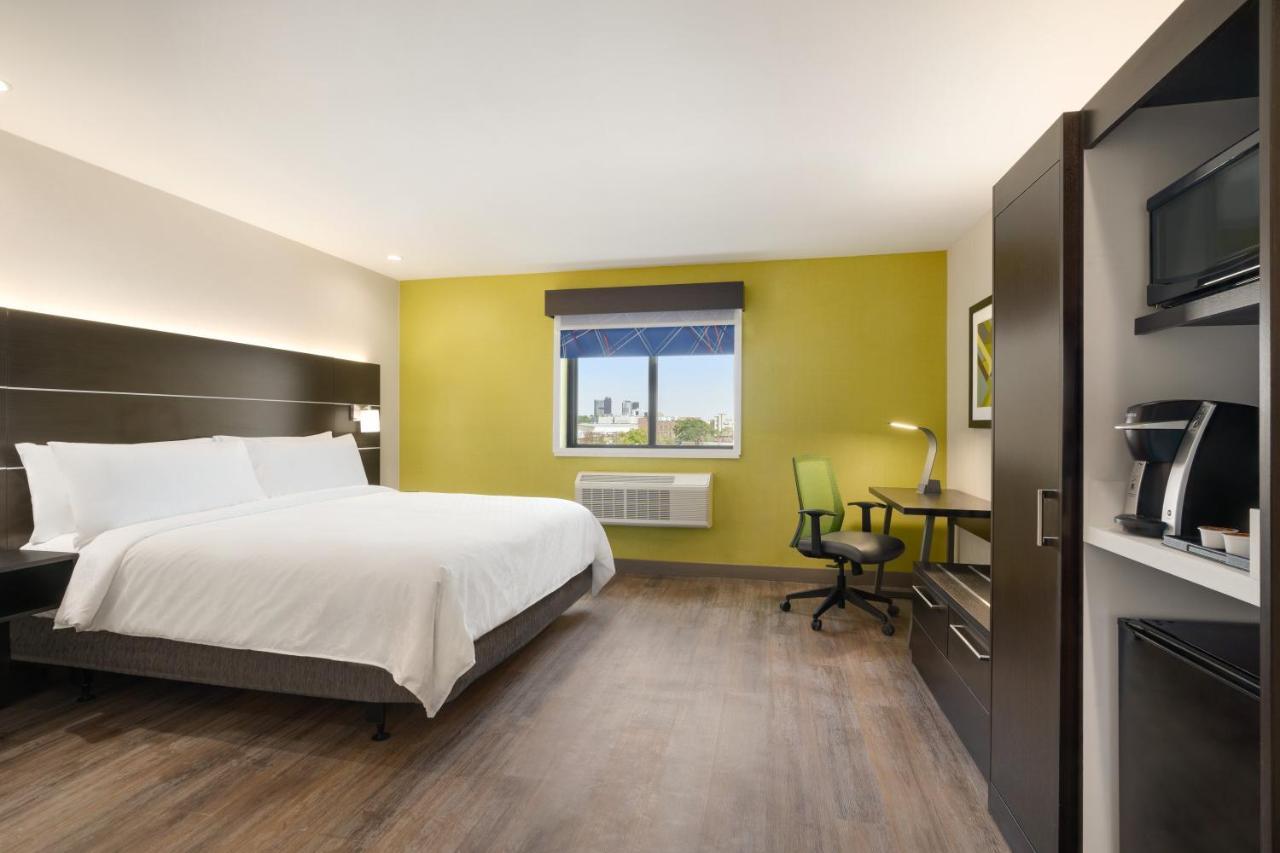 Habitación con cama extragrande y bañera adaptada para personas con movilidad reducida - No fumadores