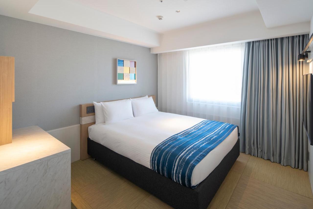 Single Room with Complimentary Lobby Drinks