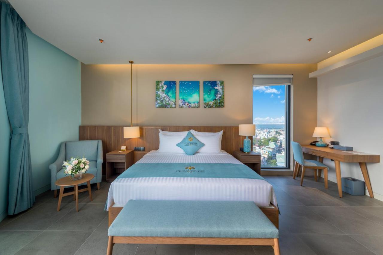 Executive Queen Room Ocean View with Balcony