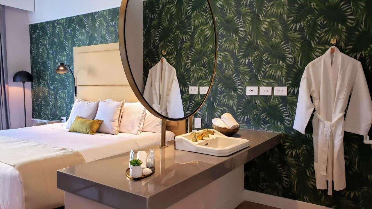 1 King Bed