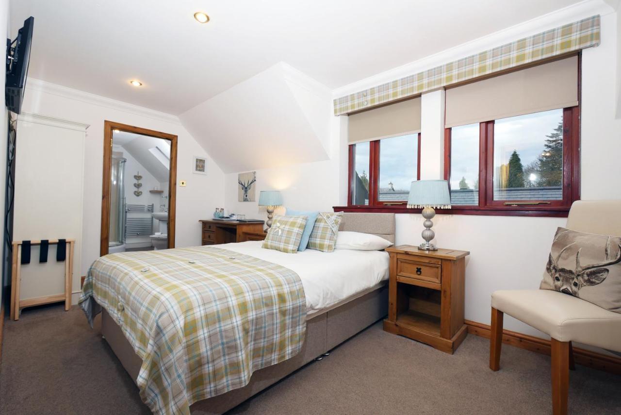 Deluxe Double Room Shower