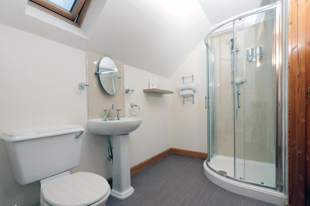 Deluxe Double Room Shower