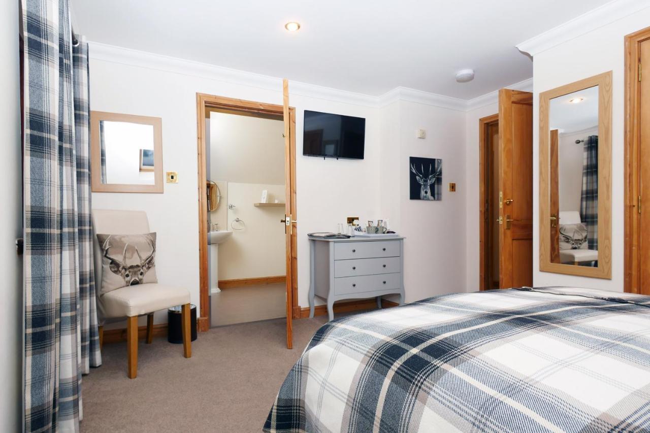 Deluxe Double Room Shower