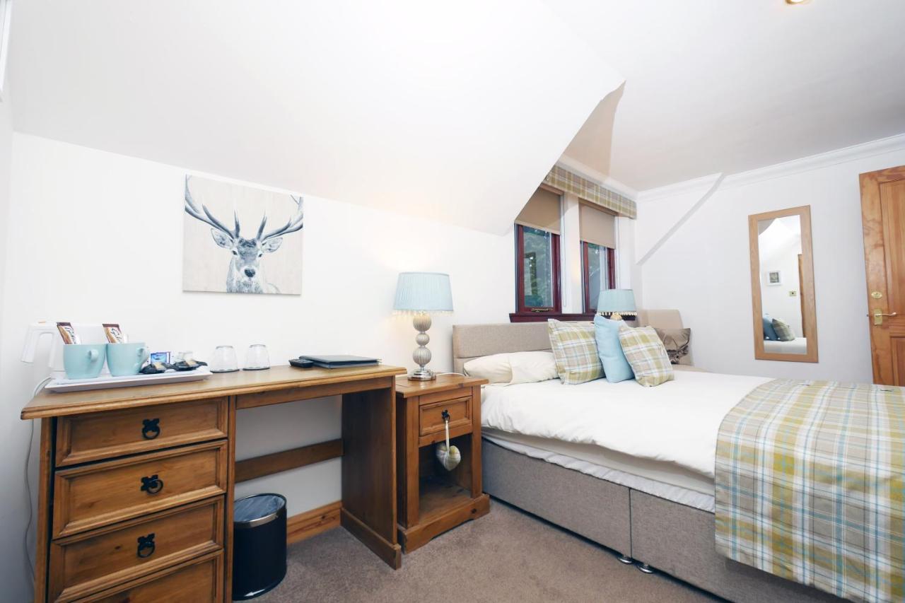 Deluxe Double Room Shower