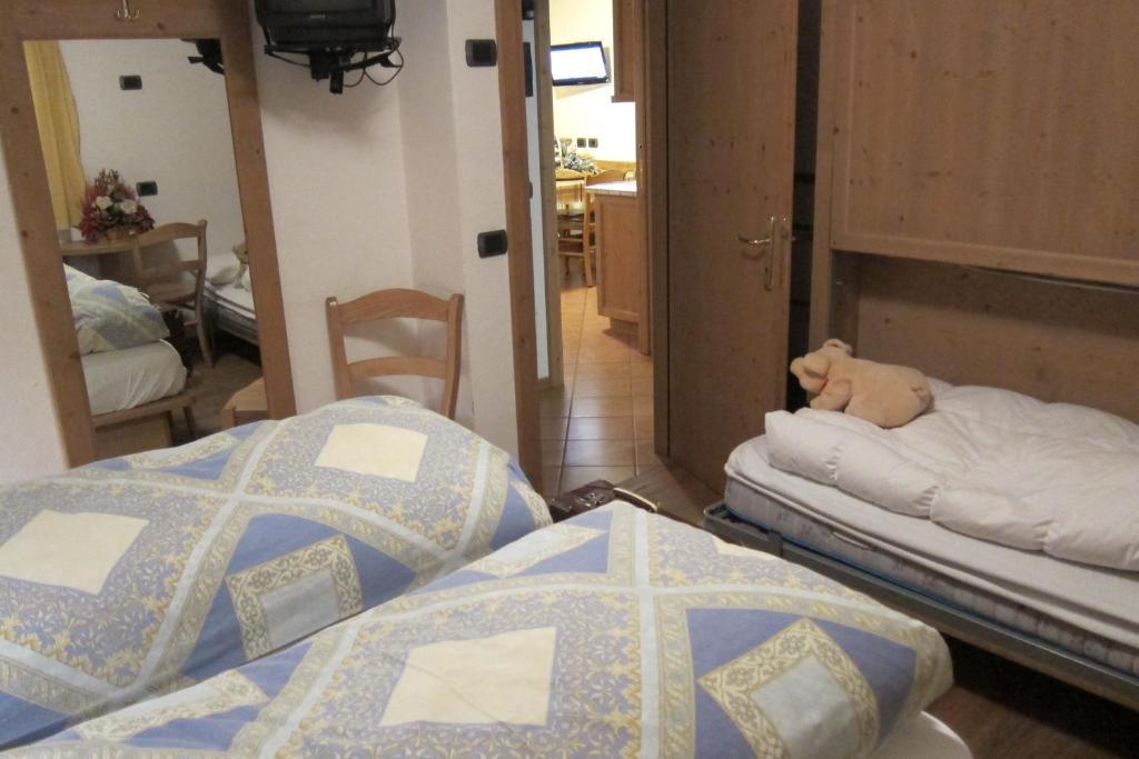 Deluxe Two-Bedroom Apartment Balcony