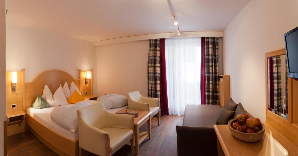 Large Single Room,1416077964:JPEG
