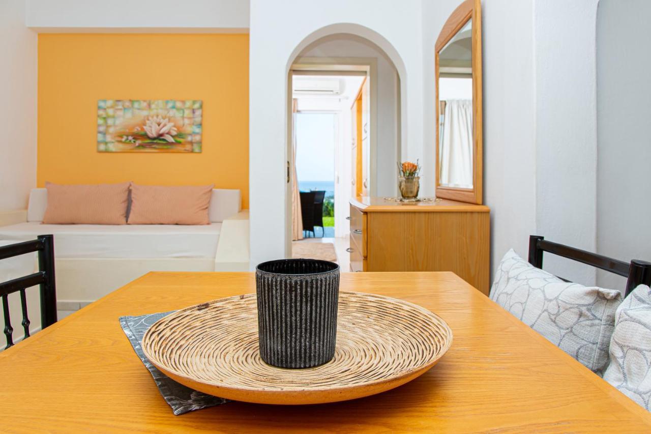 Luxury One-Bedroom Apartment Sea View