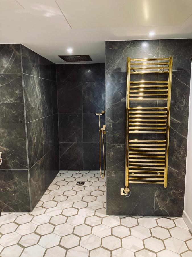 Chic Super King Suite