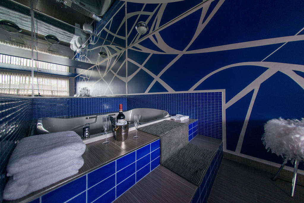 Queen Room with Spa Bath