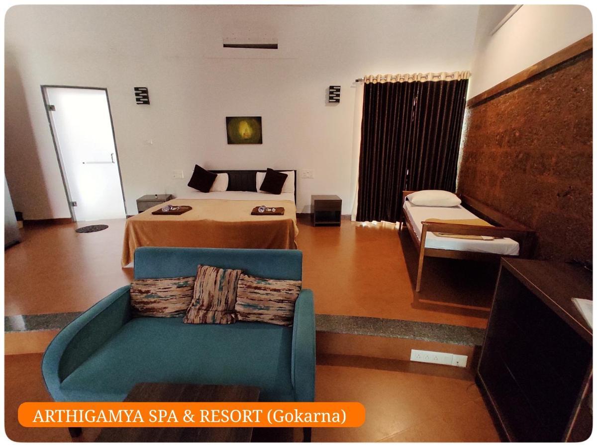 Deluxe Double Room (2 Adults + 1 Child)