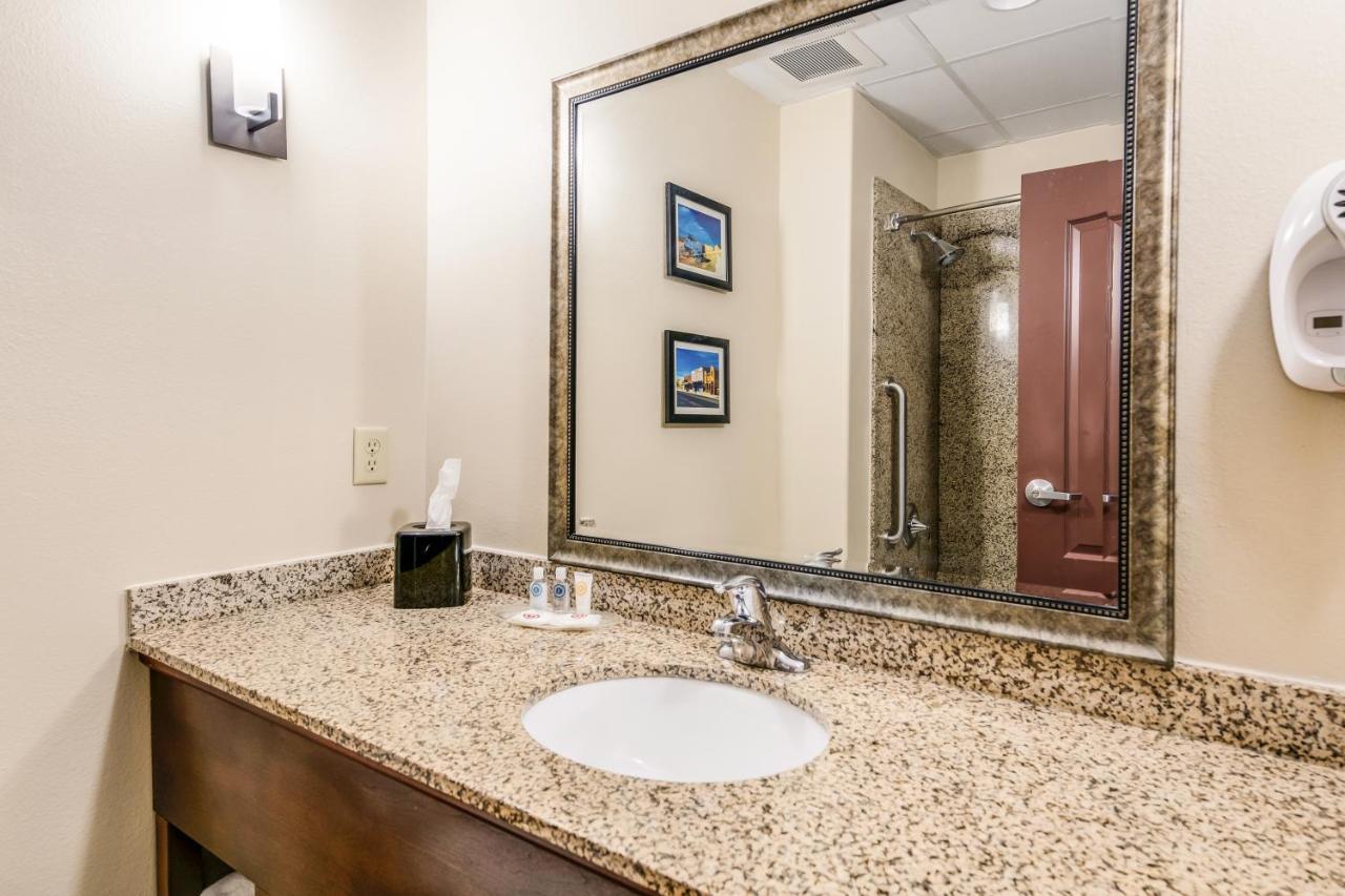 King Suite with Whirlpool - Non-Smoking