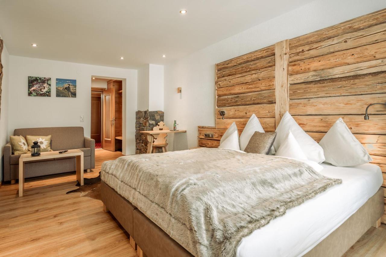 Deluxe Double Room with Balcony,1088317957:JPEG