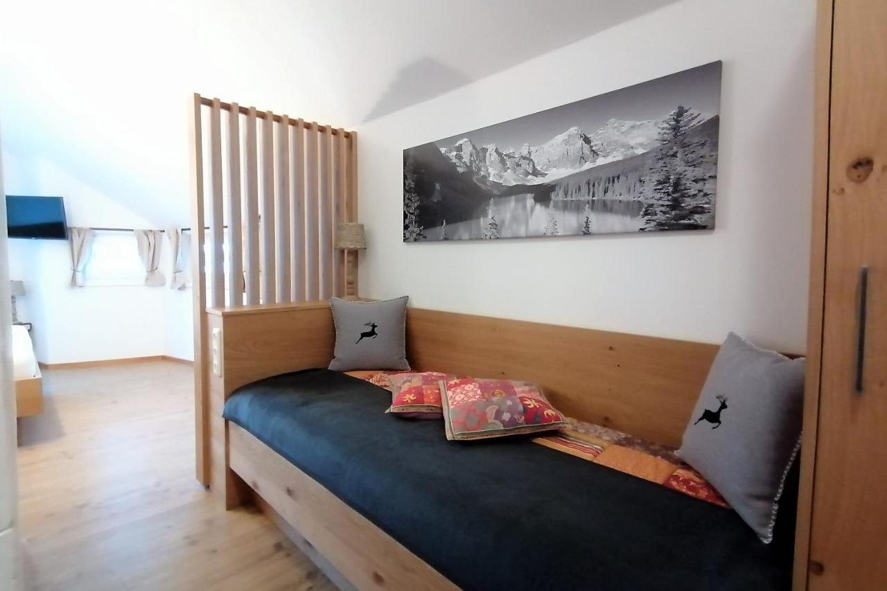 Apartment with Lake View,1090730460:JPEG