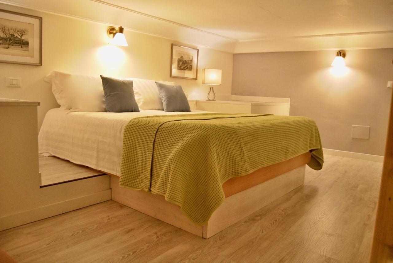 Habitación con cama grande