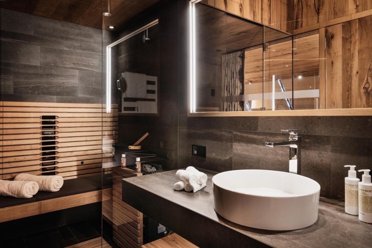 Mastersuite with Mountain View