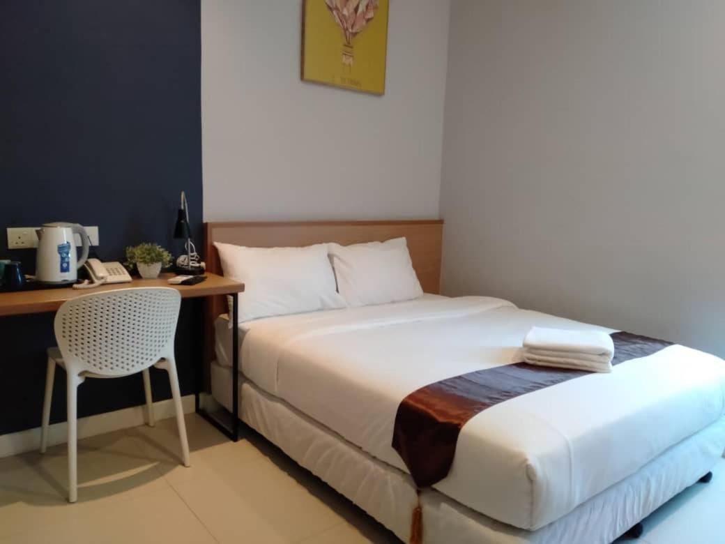 Deluxe Queen Room