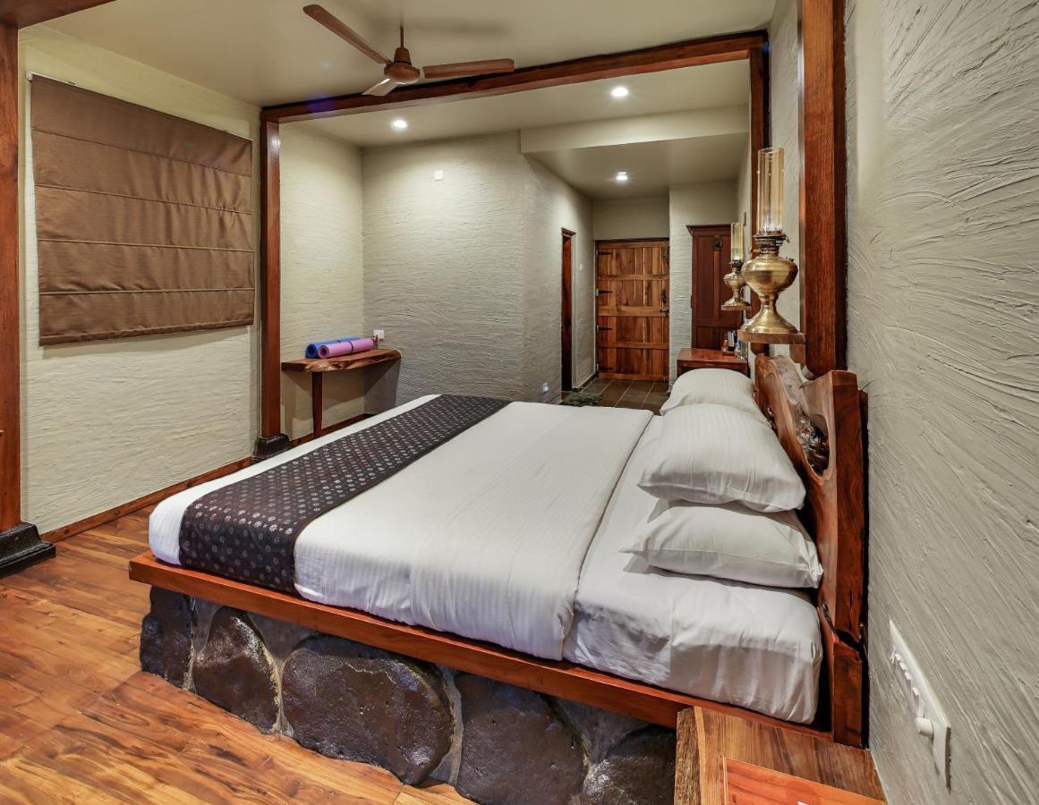 Honeymoon Suite with Bathtub