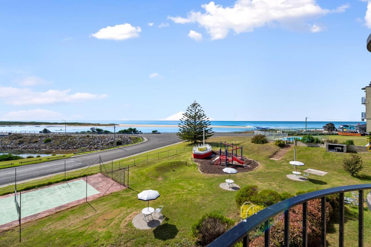 Stardard Queen Room with Sea and River View - Stair Access Only