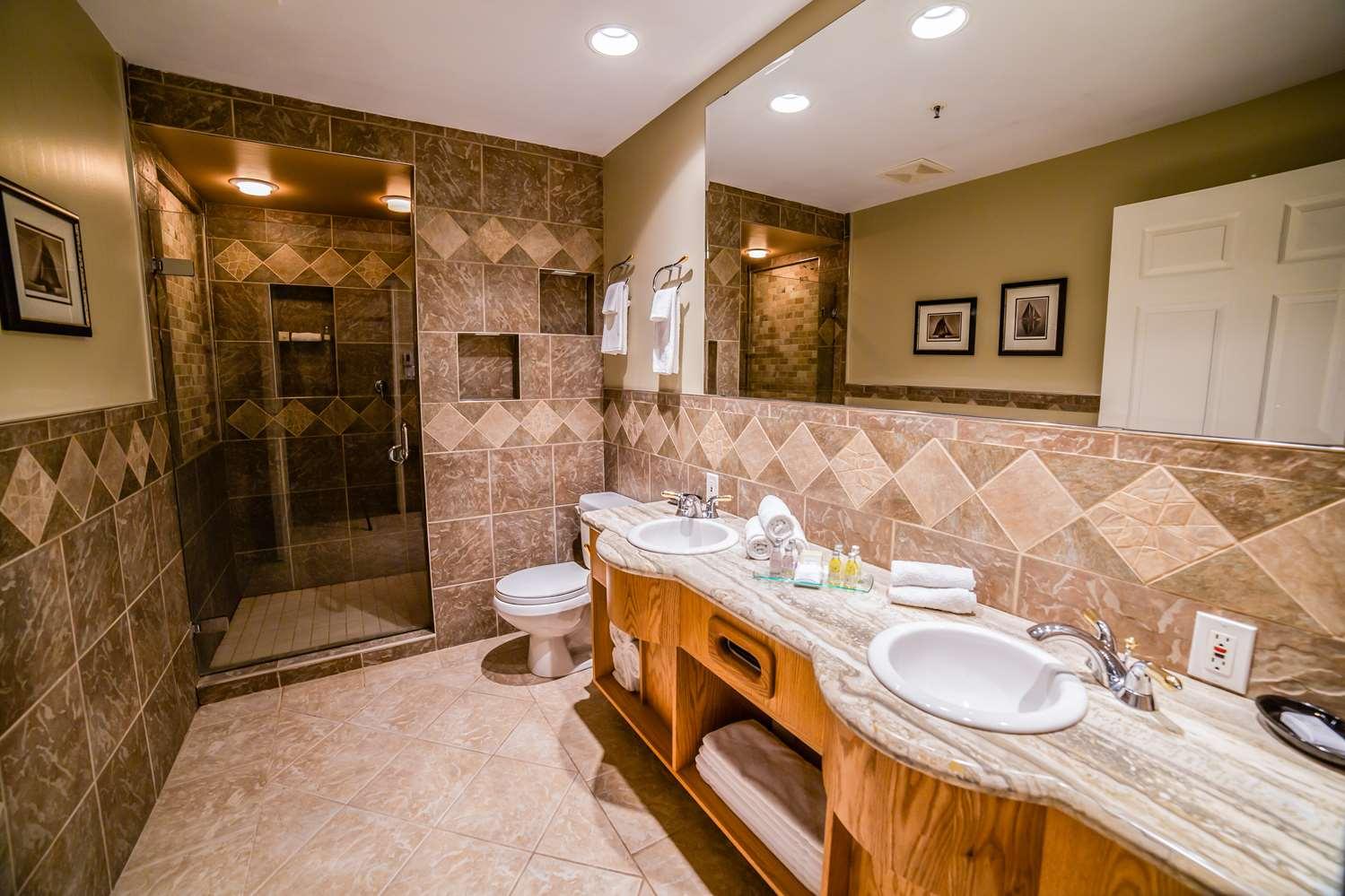 One Bedroom King Suite with Kitchen