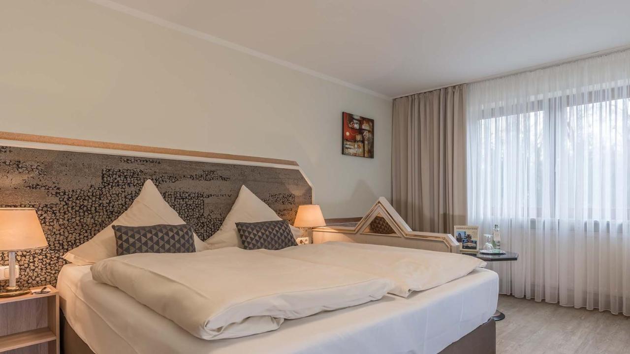 Deluxe Doppel-/Zweibettzimmer mit Gartenblick