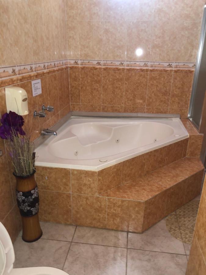 Suite Spa Bath,1079135788:JPEG