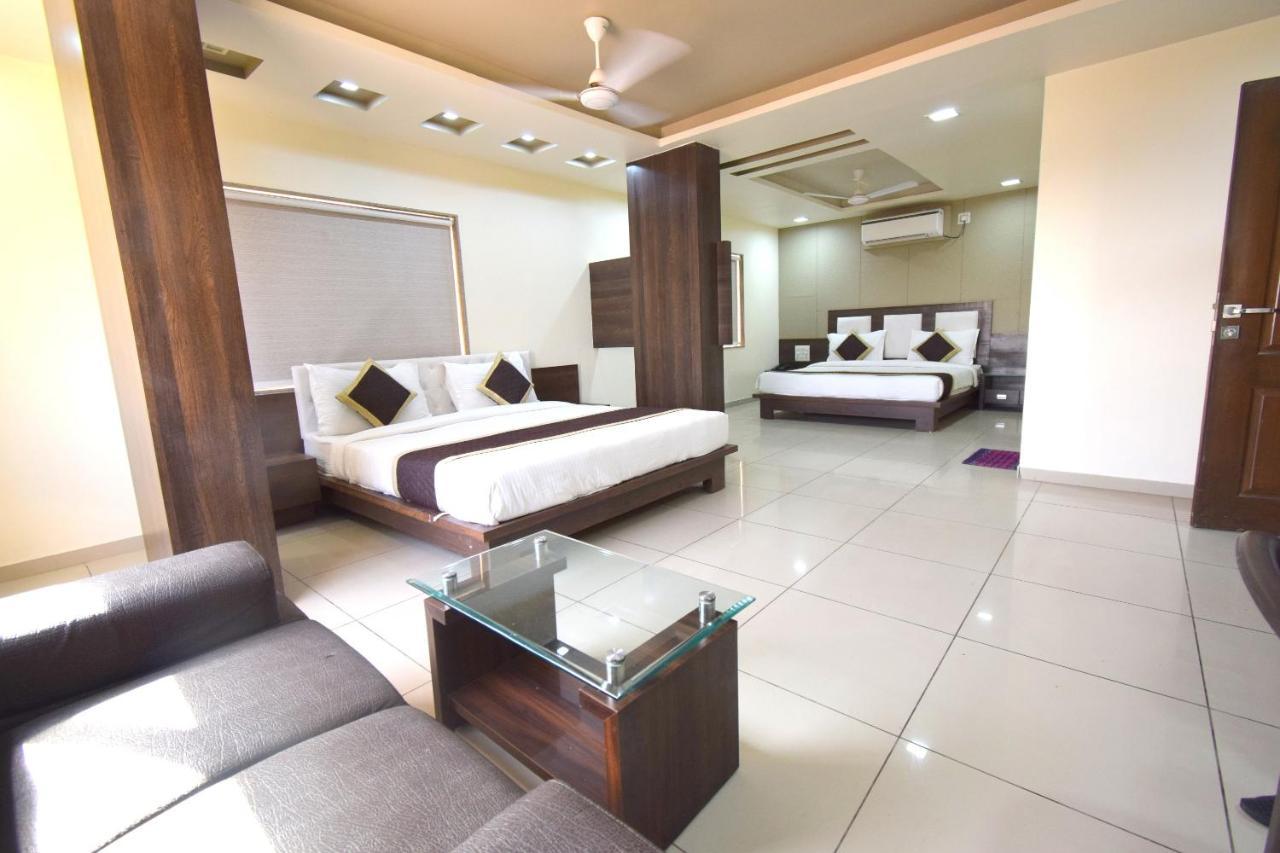 Deluxe Suite