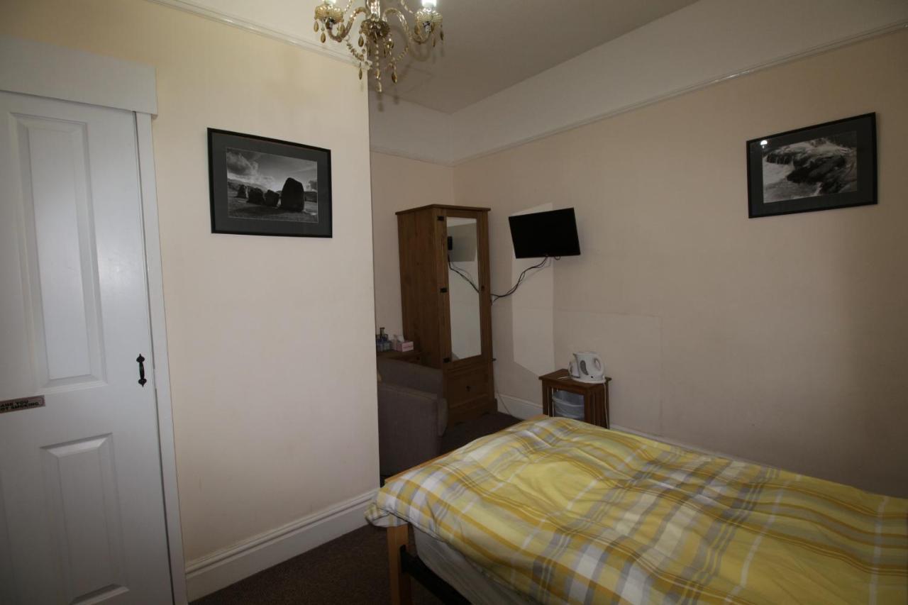 Twin Room with Bathroom