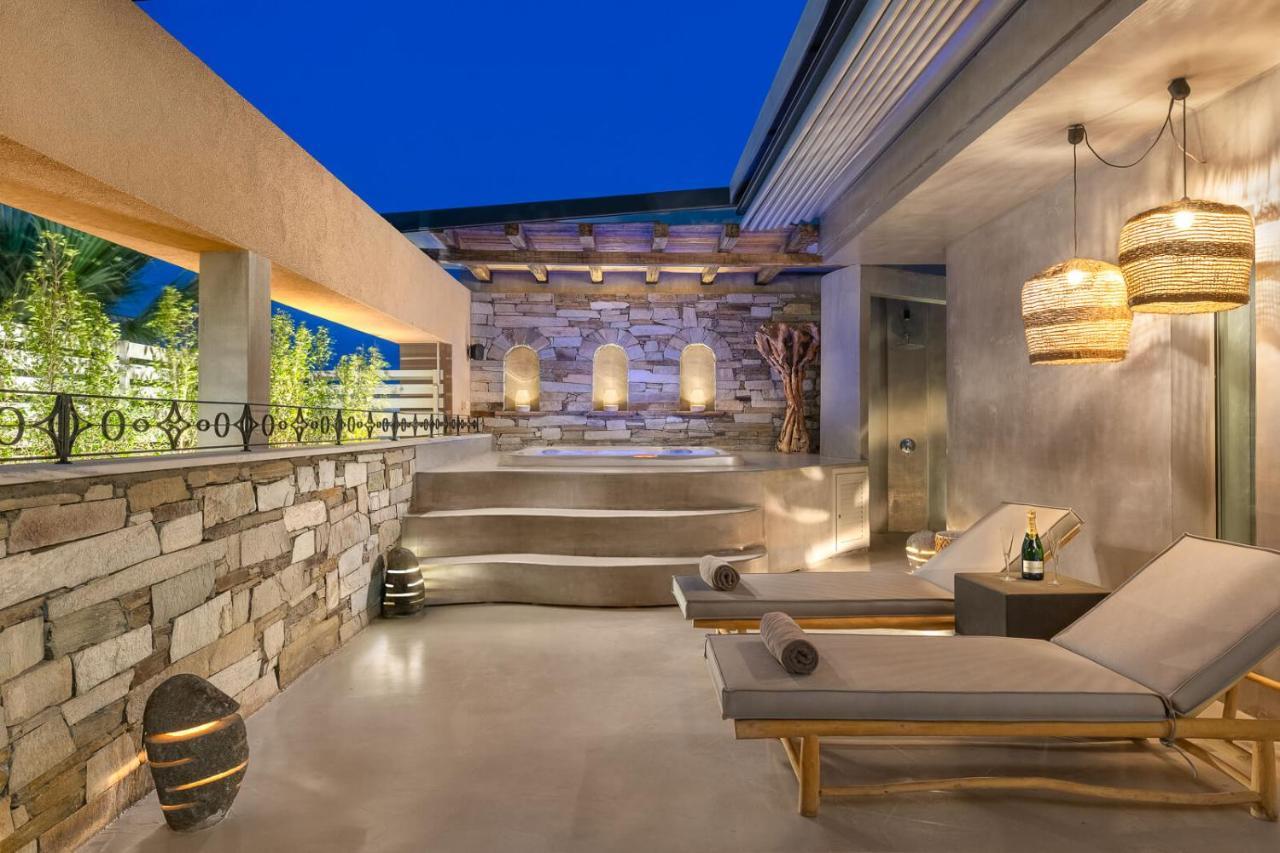 King Suite Private Outdoor Hot Tub Helios