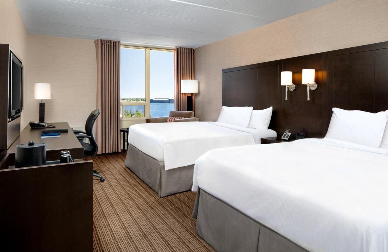 Deluxe Queen Room with Two Queen Beds