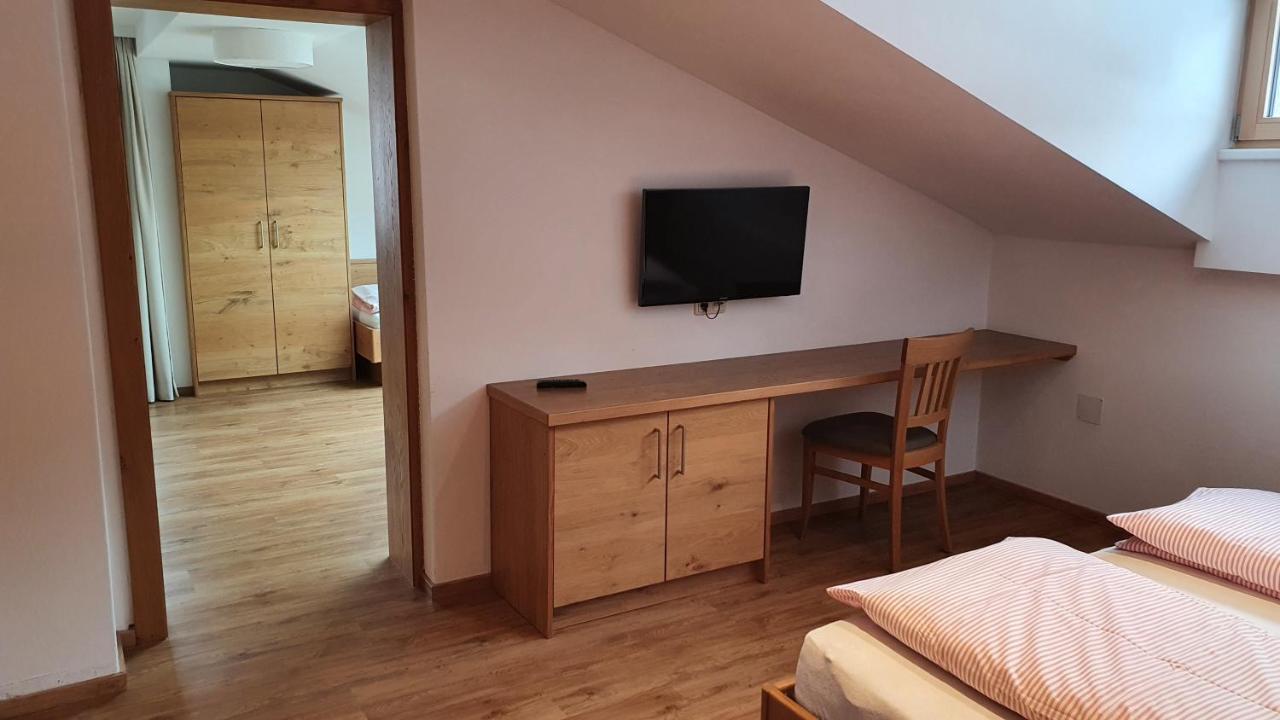 Familienzimmer mit Bergblick
