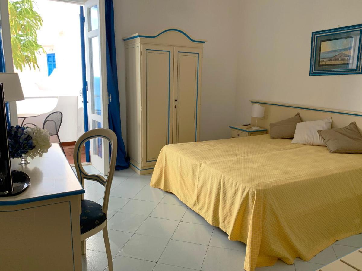 Deluxe Double Room with Side Sea View