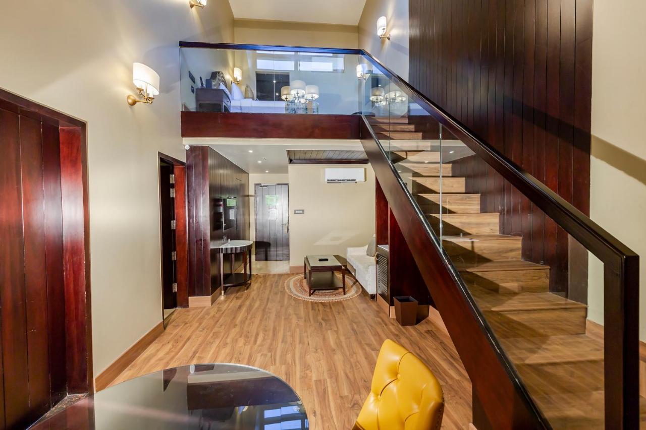 Suite with Mountain View
