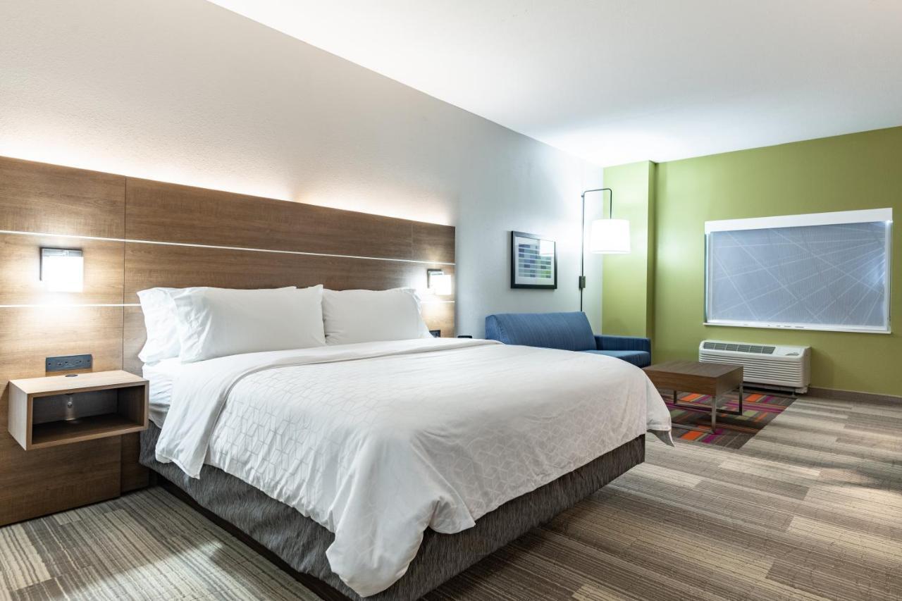 King Suite - Mobility Accessible with Tub