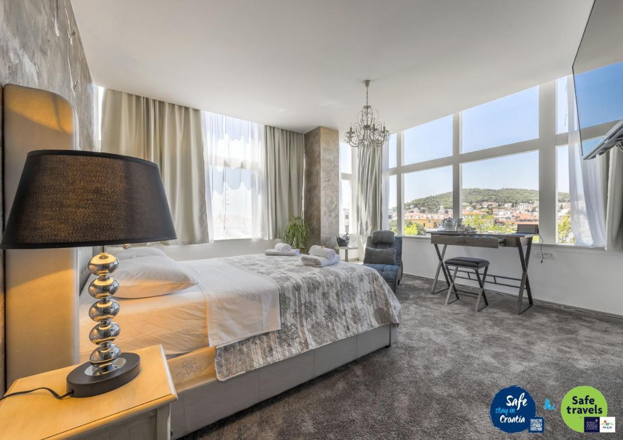 Deluxe Luxury Suite,1282588876:JPEG