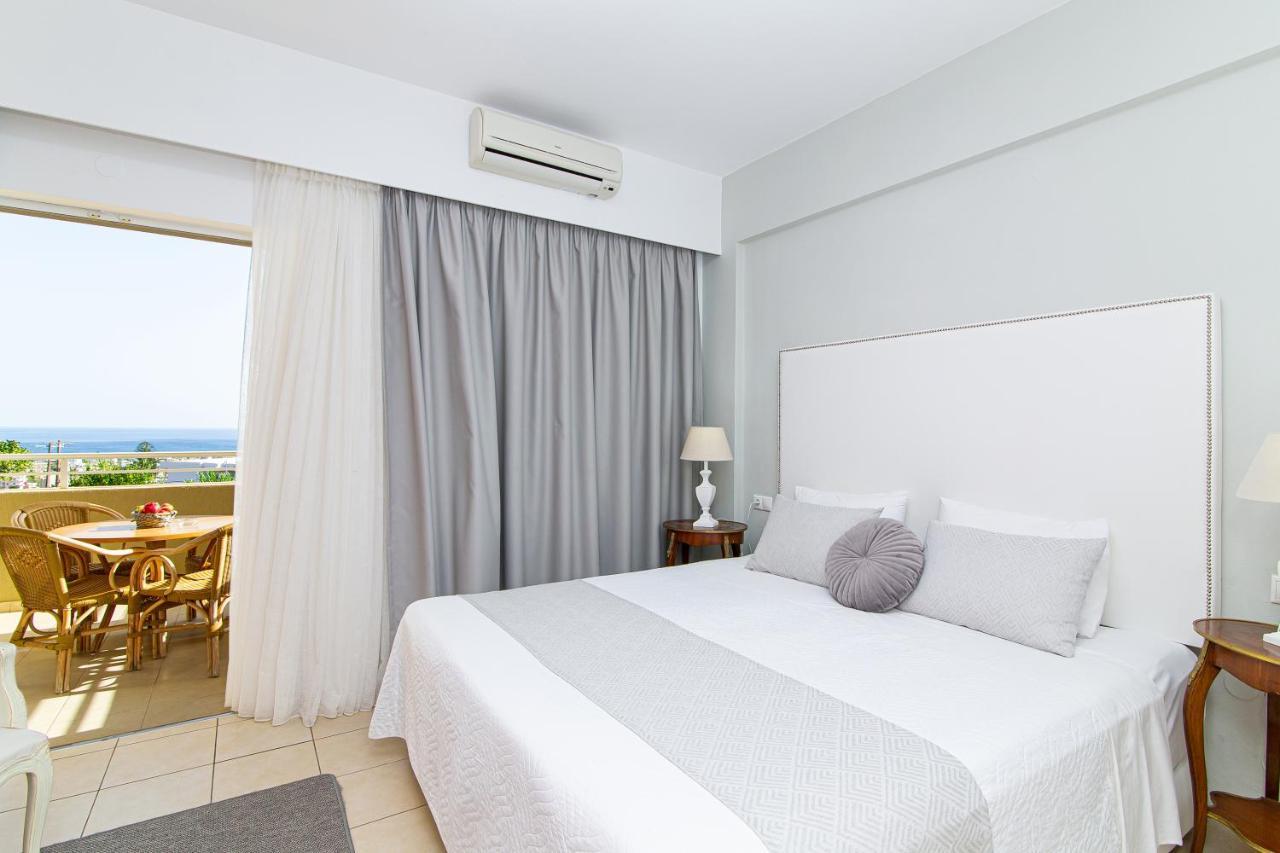 Luxury One-Bedroom Apartment Sea View