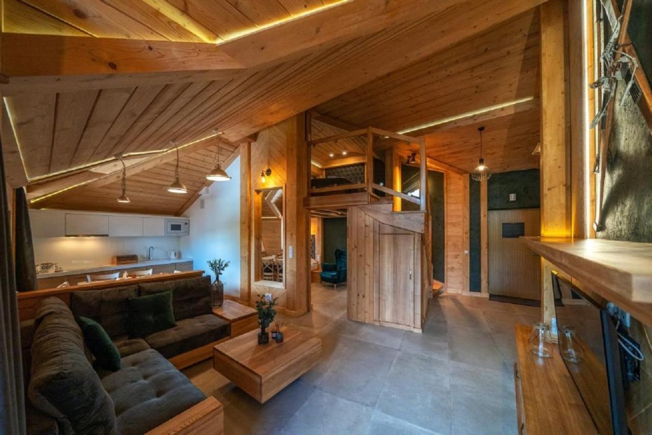 Apartment Split Level access to swimming pool spa facilities