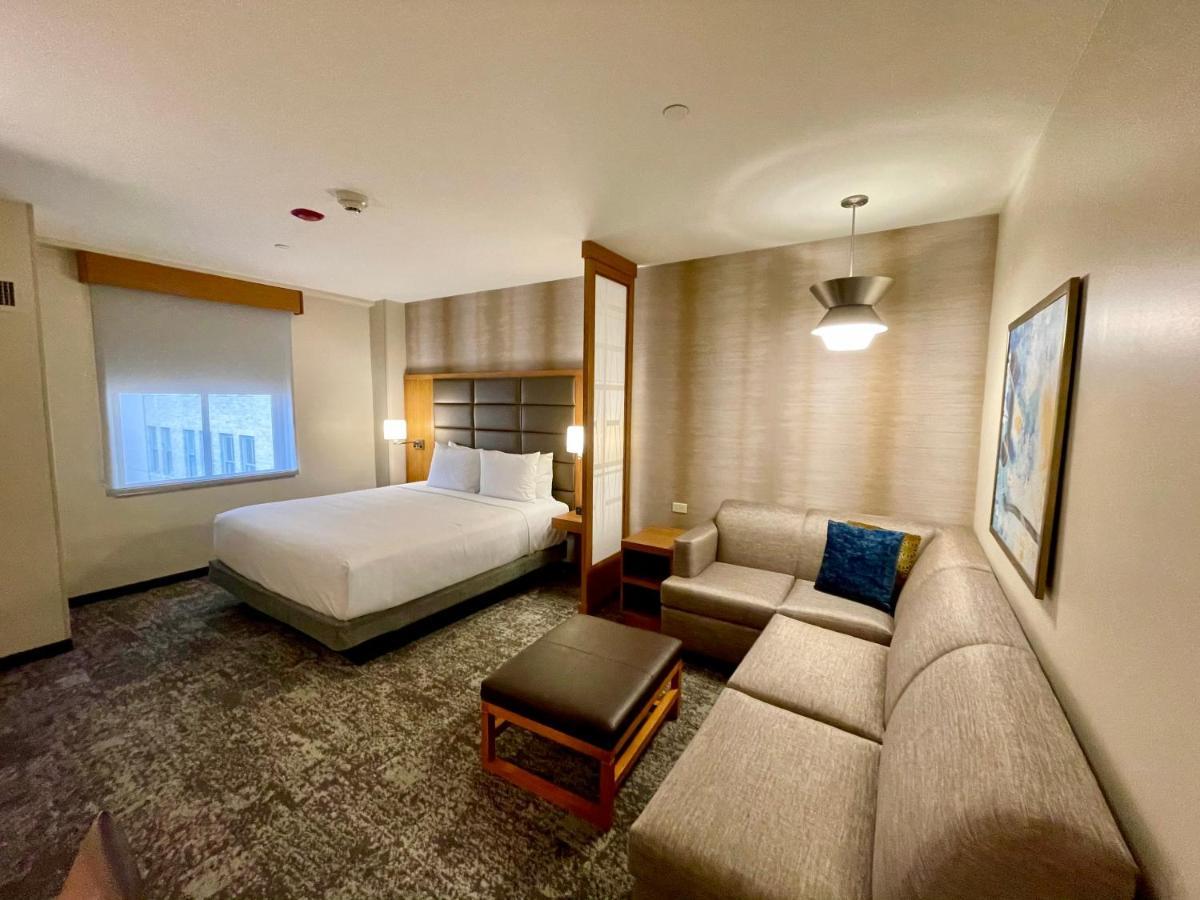 Zimmer mit 2 Queensize-Betten und Schlafsofa - hohe Etage