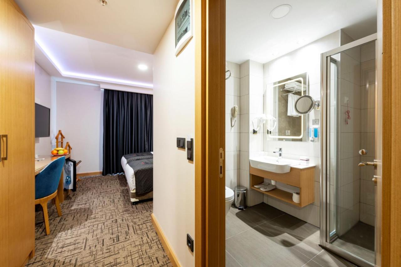 Standard Double or Twin Room Balcony