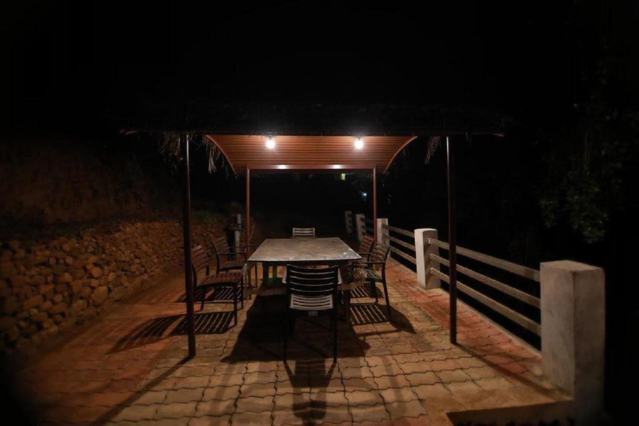 Deluxe Double or Twin Room with Mountain View